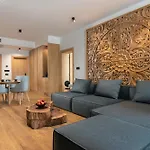 Wine & Chukara Hotel Trjavna