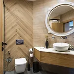 Wine & Chukara Hotel Trjavna