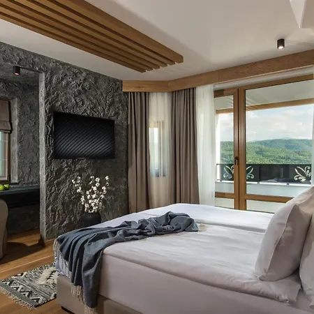 Wine & Chukara 酒店 特里亚夫纳