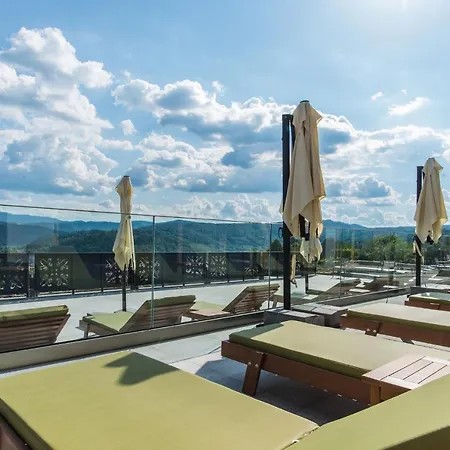 Wine & Chukara 酒店 特里亚夫纳