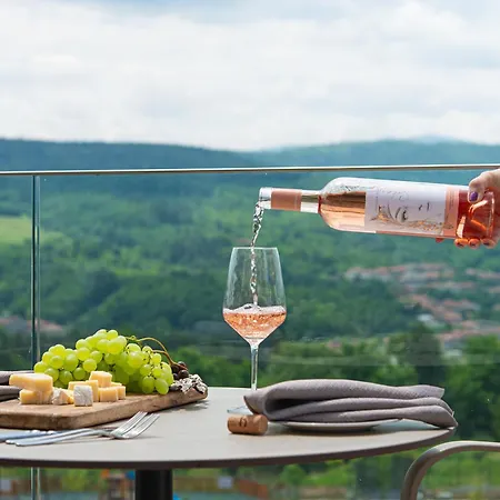 فندق Wine & Chukara 4*