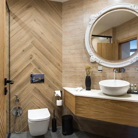 Wine & Chukara 酒店 特里亚夫纳