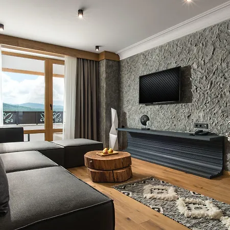 Wine & Chukara 酒店 特里亚夫纳