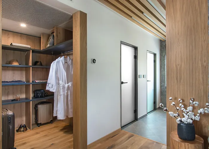 Wine & Chukara Otel 4*